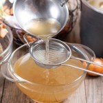 Ta zupa to zbawienie dla przemęczonego organizmu. Pomaga na bóle stawów i stłuszczoną wątrobę, wygładza zmarszczki