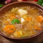 Ta zupa w zimie powinna mieć 1. miejsce w kuchni. Robi porządek w jelitach, rozgrzewa i syci na długo