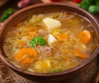 Ta zupa w zimie powinna mieć 1. miejsce w kuchni. Robi porządek w jelitach, rozgrzewa i syci na długo