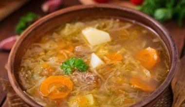 Ta zupa w zimie powinna mieć 1. miejsce w kuchni. Robi porządek w jelitach, rozgrzewa i syci na długo
