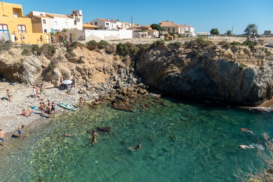 Tabarca - dwie trzecie wyspy pozostaje niezabudowane /Shutterstock