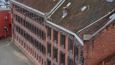 Tablica na olsztyńskim areszcie upamiętni bohaterów antykomunistycznego podziemia