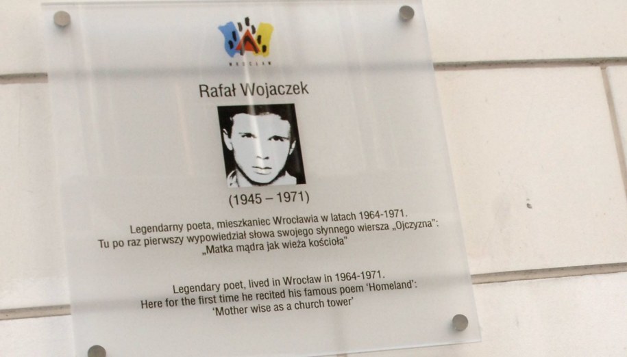 Tablica pamiątkowa we Wrocławiu /Adam Hawałej /PAP