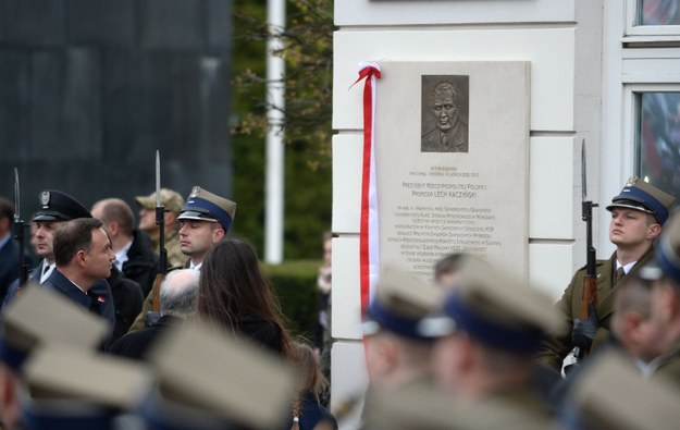 Tablica poświęcona Lechowi Kaczyńskiemu na fasadzie Pałacu Prezydenckiego na Krakowskim Przedmieściu w Warszawie /Bartłomiej Zborowski /PAP