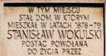 Tablica poświęcona Wokulskiemu z powieści Bolesława Prusa na Krakowskim Przedmieściu w Warszawi /Encyklopedia Internautica