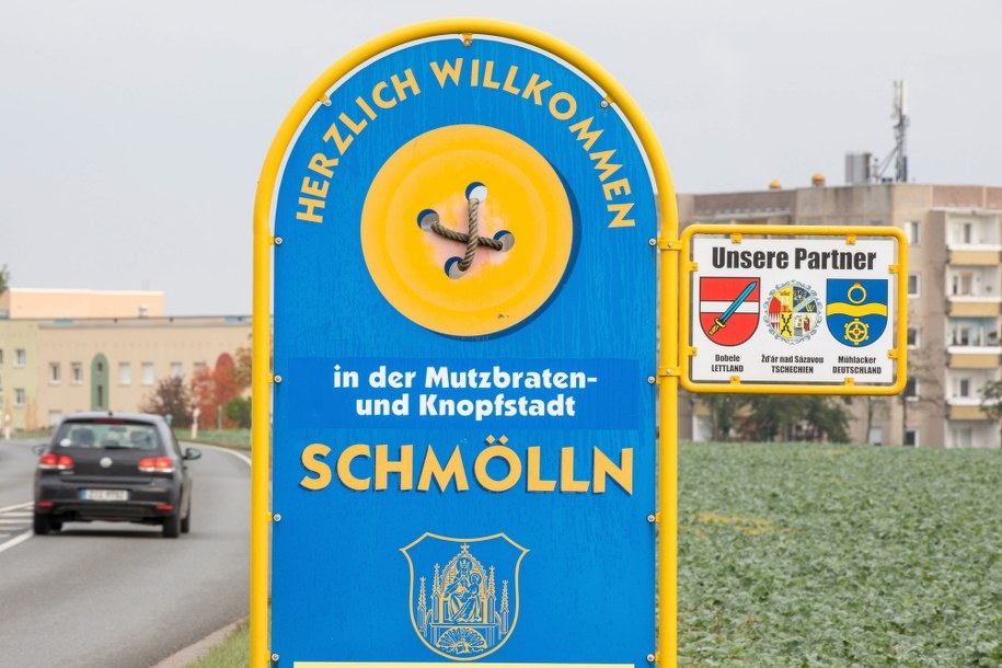 Tablica witająca przybyszów na rogatkach miasta /ARIFOT UG /PAP/EPA