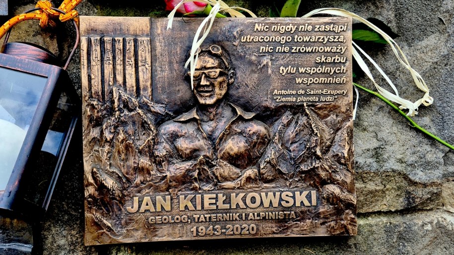 Tablice pamiątkowe na Wiktorówkach /Krzysztof Nepelski /RMF FM