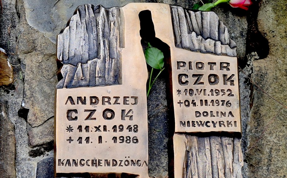 Tablice pamiątkowe na Wiktorówkach /Krzysztof Nepelski /RMF FM