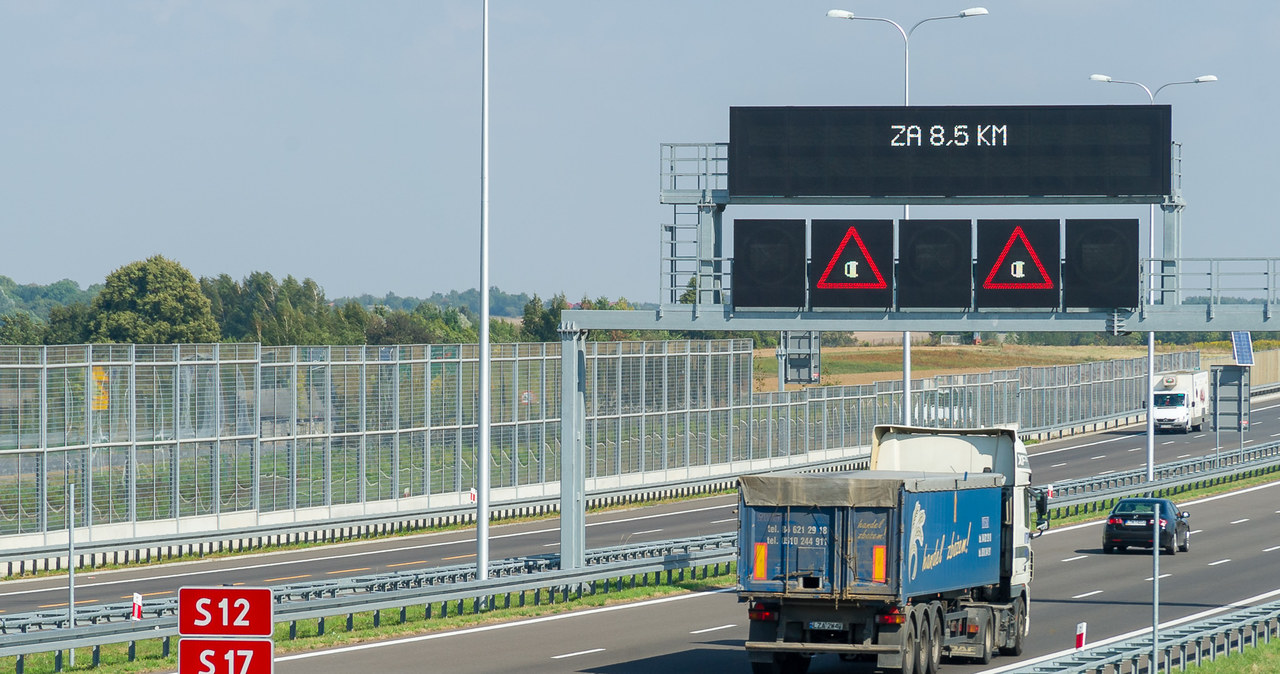 Tablice świetlne możemy spotkać również na polskich drogach /Informacja prasowa