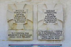 Tablice upamiętniające śmierć Polaków w czasie Powstania Warszawskiego