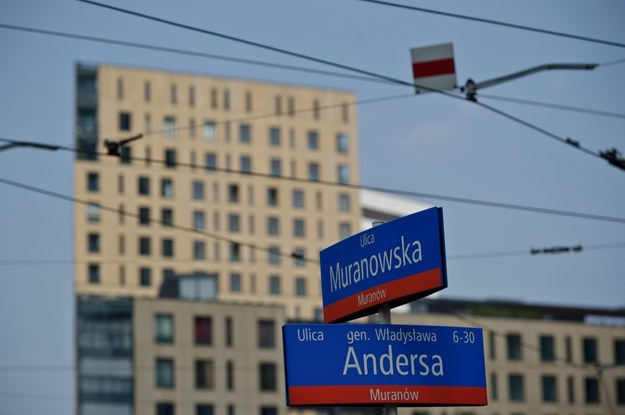 Tabliczki z nazwami ulic Muranowska i Andersa na warszawski Muranowie (2012 r.) /Wojciech Pacewicz /PAP