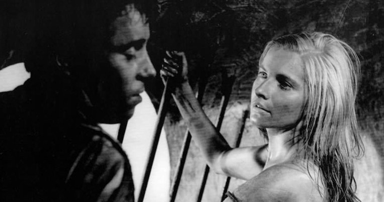 Tadeusz Janczar i Teresa Iżewska w filmie Andrzeja Wajdy "Kanał" /filmpolski.pl /materiały prasowe