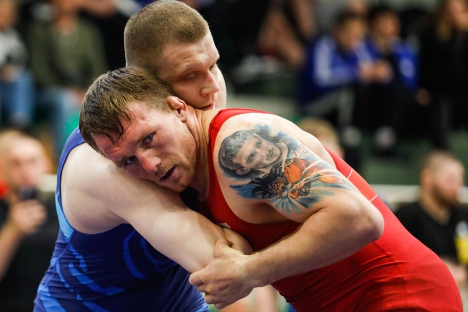Tadeusz Michalik (trykot czerwony) i Artisiom Shumski w trakcie zawodów /Zbigniew Meissner /PAP