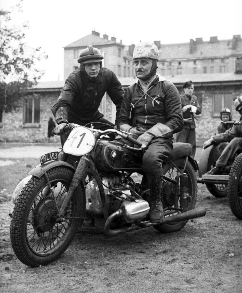 Tadeusz Potajało, jeden z najlepszych polskich kierowców wyścigowych (motocyklowych) przełomu lat 40. i 50., na motocyklu BMW. Swoją karierę motocyklową rozpoczął jeszcze w latach 30. /Archiwum Tomasza Szczerbickiego