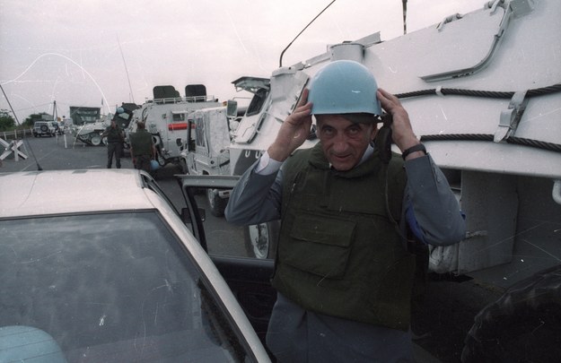 TadMazowiecki w sierpniu 1992 r. jako specjalny Wysłannik ONZ w Bośni i Hercegowinie /Paweł Kopczyński /PAP