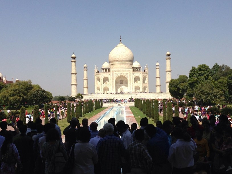 Tadź Mahal - w rzeczywistości są tu tłumy turystów /123RF/PICSEL