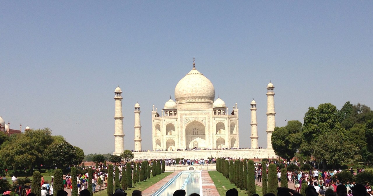 Tadź Mahal - w rzeczywistości są tu tłumy turystów /123RF/PICSEL