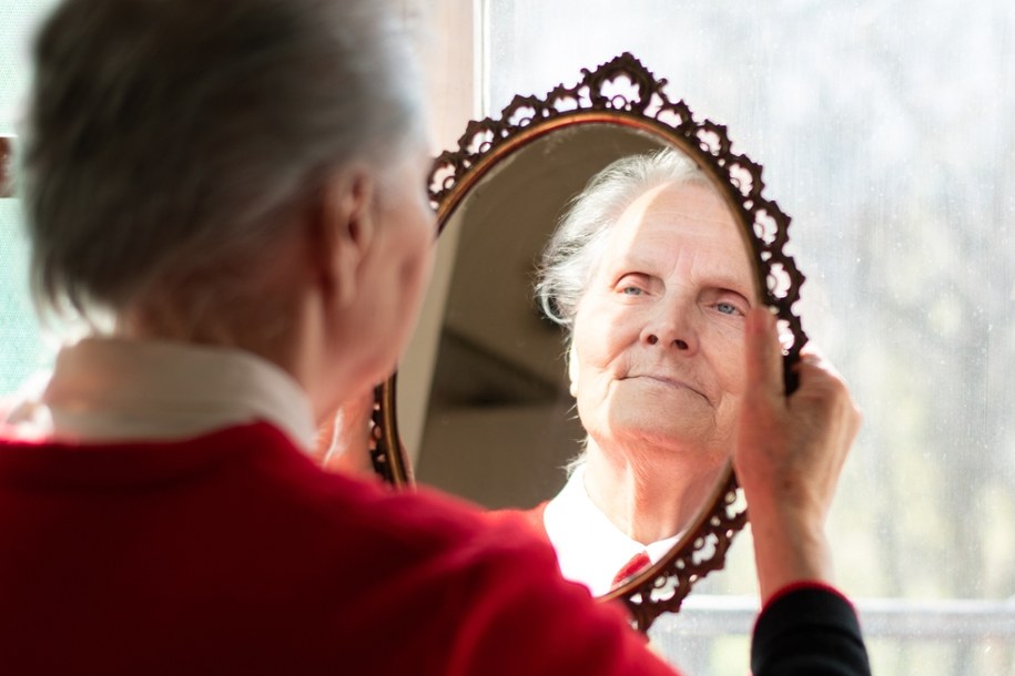 Tajemnica starzenia się odkryta: Rola białka HMGB1 w rozprzestrzenianiu procesu na cały organizm /Shutterstock