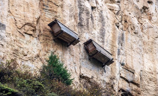 Tajemnica "wiszących trumien" w Chinach rozwiązana. Kim byli zmarli?