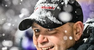 Tajemnice marki Nowrocky. Kto zarabia na Karolu Nawrockim?