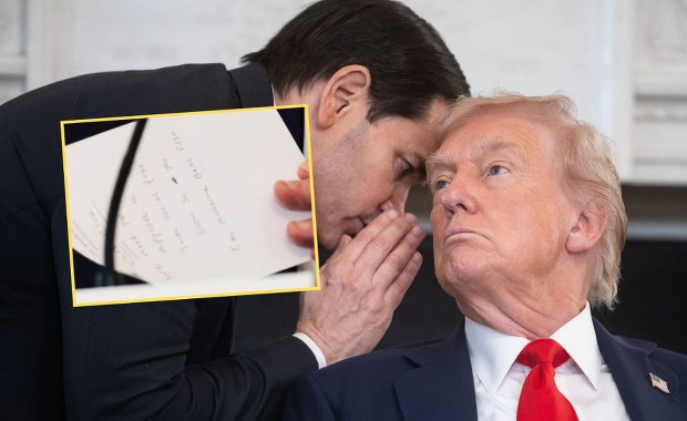 Tajemnicza notatka Trumpa. Wiadomo, co w niej było
