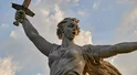 Tajemnicza śmierć rosyjskiego profesora. Zmarł wewnątrz posągu