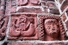Tajemnicze bestiariusze na portalach kościoła w Drawsku Pomorskim