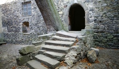 Tajemnicze miejsce na Dolnym Śląsku. Co łączy je z Lancelotem z Jeziora?