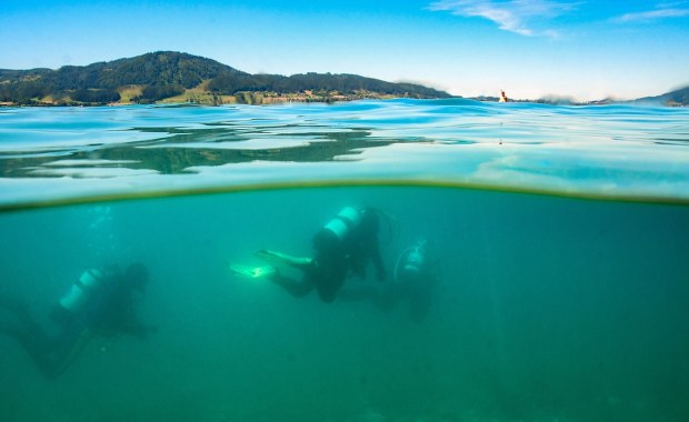Tajemnicze skrzynie na dnie jeziora. Wyłowiono kolejne