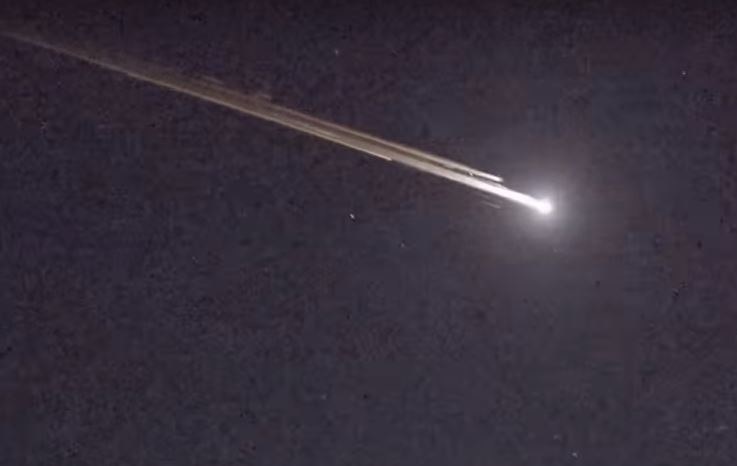 Tajemnicze światła były widoczne na niebie nad USA /Ian Norman /YouTube