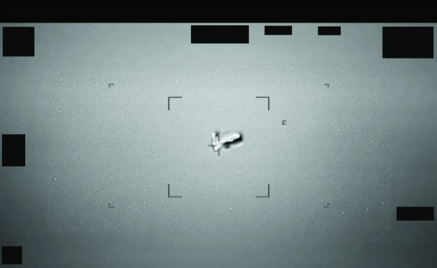 Tajemnicze światła i "latające talerze". Pentagon ujawnia tajne akta o UFO