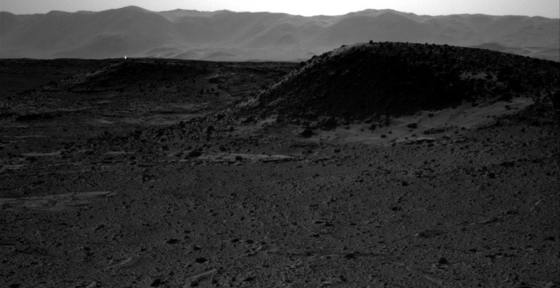Tajemnicze światło na powierzchni Marsa. /NASA