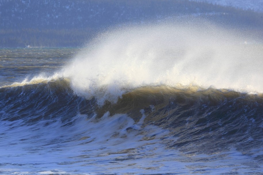 Tajemnicze tsunami na Alasce. Woda porwała rzeczy turystom