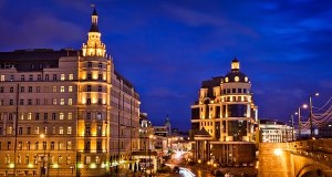 Tajemniczy gość w hotelu Kempinski. Co były kanclerz RFN robił koło Kremla?