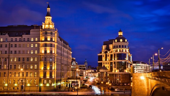 Tajemniczy gość w hotelu Kempinski. Co były kanclerz RFN robił koło Kremla?