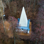 ciekawe miejsca Tajemniczy grobowiec na Mazurach. To miejsce wybrano nieprzypadkowo