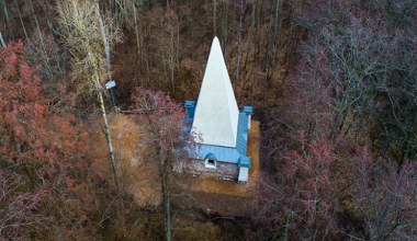 Tajemniczy grobowiec na Mazurach. To miejsce wybrano nieprzypadkowo
