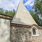 ciekawe miejsca Tajemniczy grobowiec na Mazurach. To miejsce wybrano nieprzypadkowo