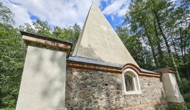 Tajemniczy grobowiec na Mazurach. To miejsce wybrano nieprzypadkowo