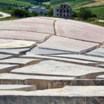 Tajemniczy labirynt z betonu. Powstał na gruzach zniszczonego miasta