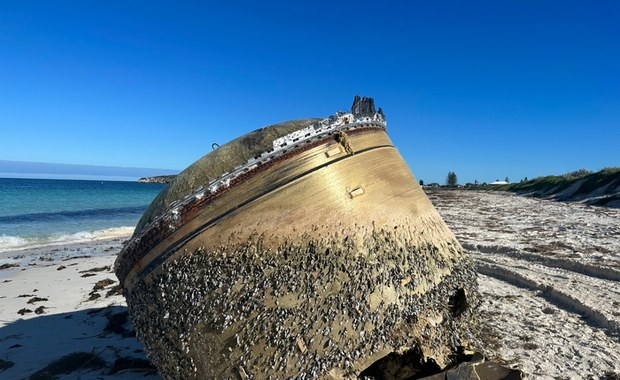 Tajemniczy przedmiot na plaży w Australii. Nie wiadomo, skąd pochodzi