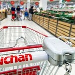 Tajemniczy wózek wraca do Auchan! Zgarnij produkty warte fortunę za grosze!