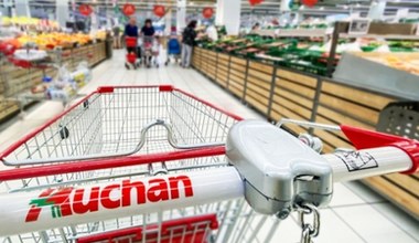 Tajemniczy wózek wraca do Auchan! Zgarnij produkty warte fortunę za grosze!