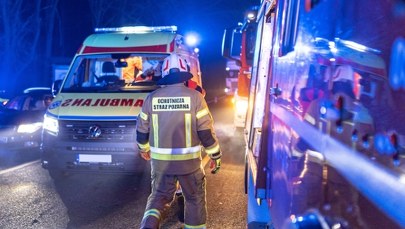 Tajemniczy wypadek na torach. Pociąg uderzył w auto, które spadło z wiaduktu