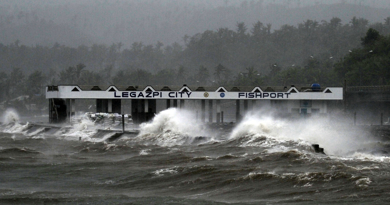 Tajfun Hagupit sieje zniszczenie. /AFP