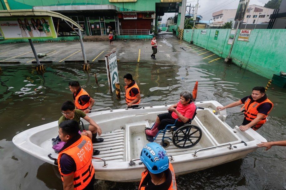 Tajfun na Filipinach /PAP/EPA/ROLEX DELA PENA /PAP