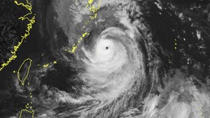 Tajfun Namadol zbliża się do Japonii. "Bezprecedensowe" zagrożenie