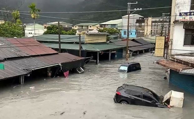 Tajfun Ragasa: 15 osób nie żyje na Tajwanie, Hongkong pod wodą