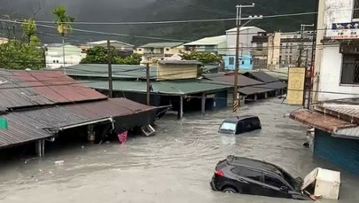 Tajfun Ragasa: 15 osób nie żyje na Tajwanie, Hongkong pod wodą