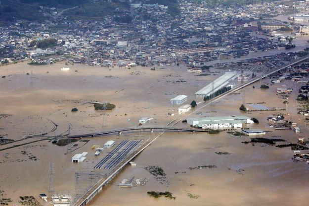 Tajfun spowodował powódź w Nagano /JIJI PRESS /PAP/EPA